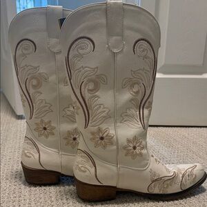 Women's White Embroidered Western Boots